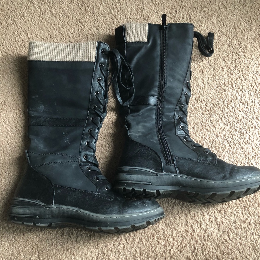 Snow boots size 8.5